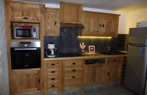 Bluffy Chalet De Esquí | CHALET LES CLARINES between lake and mountains