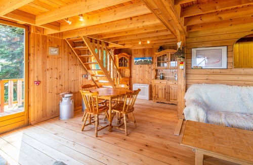 Pugny-Chatenod Chalet De Esquí | Chalet 'Les Etoiles' con vistas a la montaña y terrazas