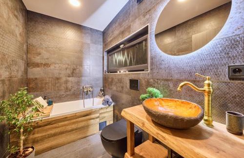 Mlade Buky Chalet De Esquí | Chalet Luxe Timber Lodge & Relaxing Bath by Interhome