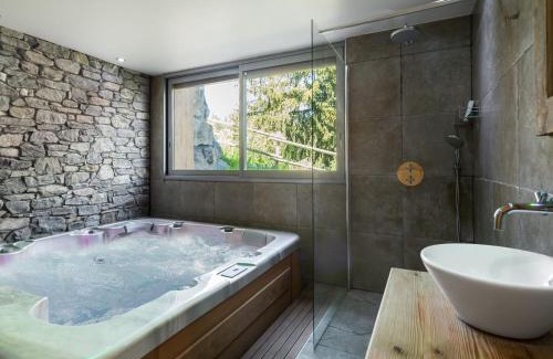 Courchevel Chalet De Esquí | Chalet luxueux à Courchevel avec espace bien-être, parfait pour familles et amis - FR-1-562-20