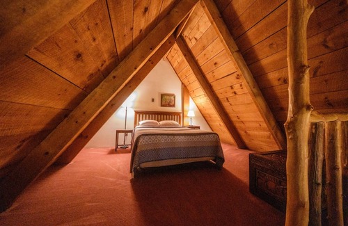 Slade Cabina | Chalet: Luxury Suite with Exclusive Hot Tub near Natural Bridge