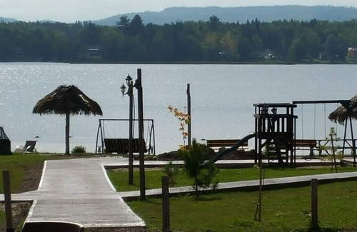 Larouche Chalet De Esquí | Chalet Marie-Kate en el borde del lago