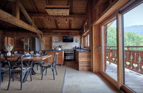 La Giettaz Chalet De Esquí | Chalet Marijulo - Stylish property with hot tub and terrace - OVO Network