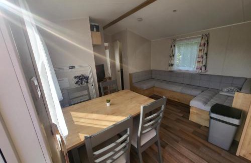 Kropswolde Apartamento | Chalet Meerwijck mit Terrasse am Wasser und Meer mit Schwimmbad
