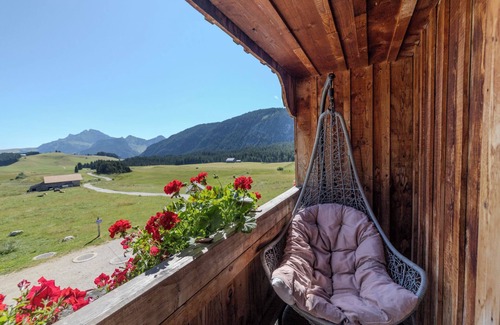 Le Petit-Bornand-les-Glieres Chalet De Esquí | Chalet 'Merlin' con vistas a la montaña, terraza privada y Wi-Fi
