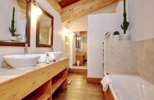 Le Praz Chalet De Esquí | Chalet mitoyen à Courchevel avec cheminée, parking et WIFI - FR-1-575-119
