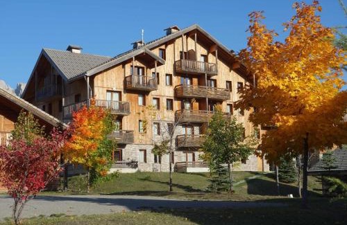 Saint-Etienne-en-Devoluy Chalet De Esquí | Chalet Mitoyen 3 Pièces 6 Pers. - Résidence Le Hameau du Puy - Piscine Chauffée, Proche Pistes - FR-1-504-642