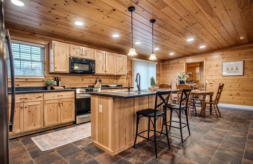 Himrod Casa | Chalet: modern cozy cabin on Seneca lake wine trail with outdoor firepit