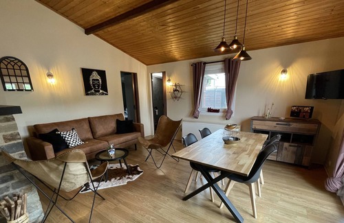 Dave Chalet De Esquí | Chalet Mosan on the banks of the Meuse