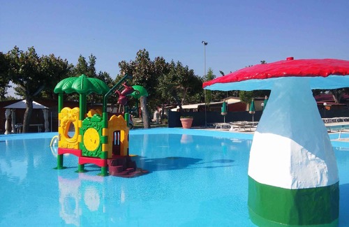 Lido di Dante Chalet De Esquí | Casa vacacional en camping en el bosque de pinos