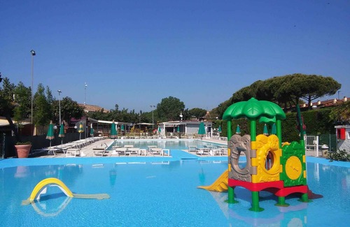 Lido di Dante Chalet De Esquí | Casa vacacional en camping en el bosque de pinos