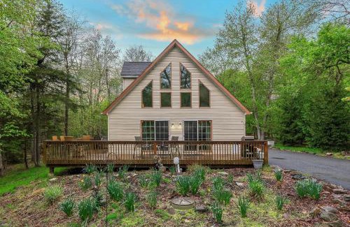 Lake Harmony Estates Chalet De Esquí | Chalet on Chalet by AvantStay Bright Cabin w Deck Fire Pit Near Lake