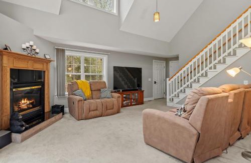 Lake Harmony Estates Chalet De Esquí | Chalet on Chalet by AvantStay Bright Cabin w Deck Fire Pit Near Lake
