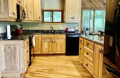 Fife Lake Chalet De Esquí | Chalet on Manistee River with amazing backyard pond. 5 minutes from Fife Lake.
