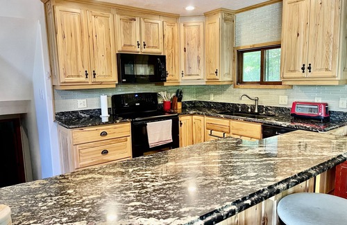 Fife Lake Chalet De Esquí | Chalet on Manistee River with amazing backyard pond. 5 minutes from Fife Lake.