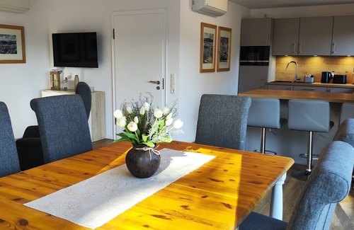 Diemelsee Casa | Chalet on the Diemelsee with lake view, sun terrace and much more. Pet friendly