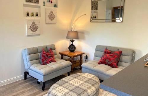 South Galson Chalet De Esquí | Chalet on the Green - Self Contained with parking.