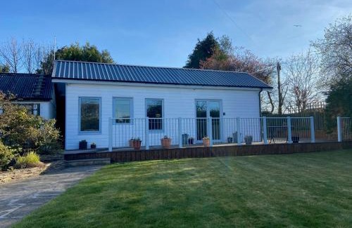 South Galson Chalet De Esquí | Chalet on the Green - Self Contained with parking.
