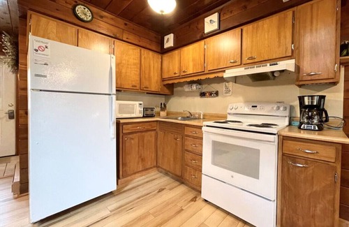 Stevensville Casa | Chalet on the Lake 98 w/ Beach Access, Pools, Sport Courts, Fishing Pond & more!