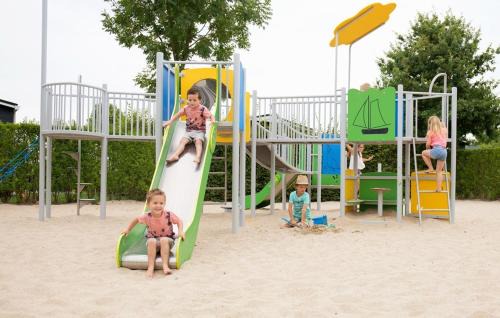 Baarland Chalet De Esquí | Chalet op vakantiepark in Baarland