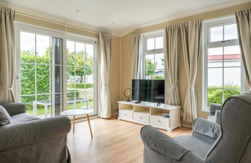 Baarland Chalet De Esquí | Chalet op vakantiepark in Baarland