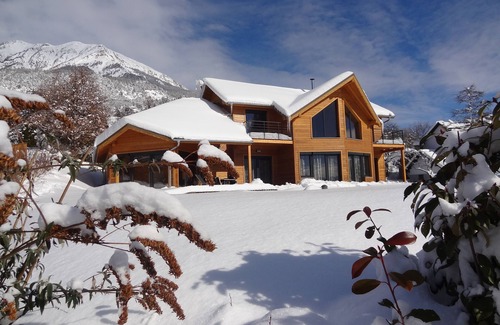 Puy-Saint-Eusebe Chalet De Esquí | CHALET PAULANTOINE con PISCINA Y ÁREA DE BALNEOTERAPIA