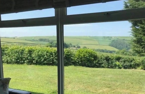 Dartmouth Chalet De Esquí | Chalet Peace ~ wonderful valley views & free parking