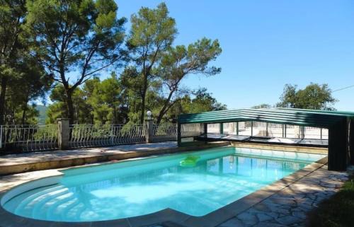 Le Beausset Casa | CHALET PISCINE COUVERTE/JARDIN/TERRASSE