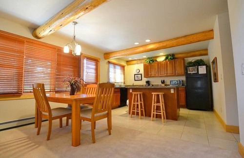 Carriage Hills Cabina | Chalet - Quiet 1 bedroom cabin - free WiFi