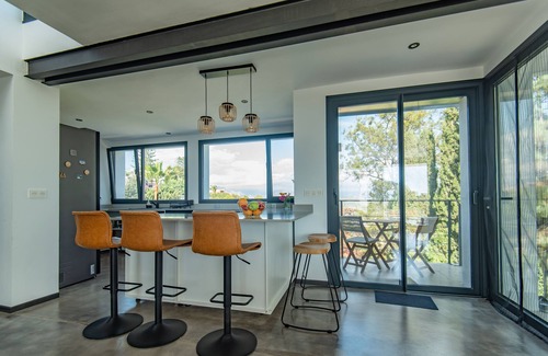 Salobreña Chalet De Esquí | Chalet reformado con vistas al mar y montañas