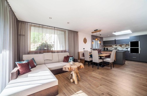 Saltusio Chalet De Esquí | Chalet "Residenz - Riad" con vistas a la montaña y bañera de hidromasaje