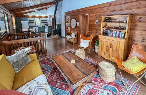 Entrelacs Chalet De Esquí | Chalet Shtom - Waterfront Serenity