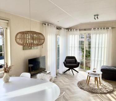 Groot Valkenisse Chalet De Esquí | Chalet Sirun Strandcamping Valkenisse, Biggekerke