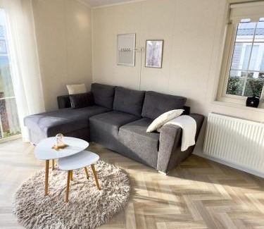 Groot Valkenisse Chalet De Esquí | Chalet Sirun Strandcamping Valkenisse, Biggekerke