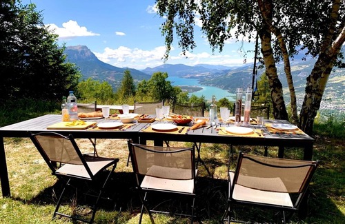 Saint-Sauveur Chalet De Esquí | Chalet sleeps 12 Saint-Sauveur 05200 -view of Lac de Serre-Ponçon 15 mn from Les Orres
