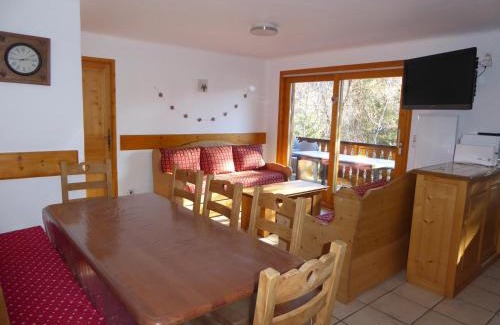 Champagny-en-Vanoise Apartamento | Chalet spacieux avec terrasse, proche commerces et télécabine, garage et parking inclus - FR-1-464-37