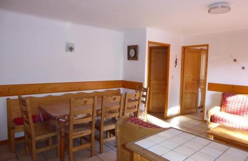 Champagny-en-Vanoise Apartamento | Chalet spacieux avec terrasse, proche commerces et télécabine, garage et parking inclus - FR-1-464-37