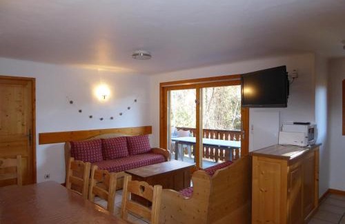Champagny-en-Vanoise Apartamento | Chalet spacieux avec terrasse, proche commerces et télécabine, garage et parking inclus - FR-1-464-37