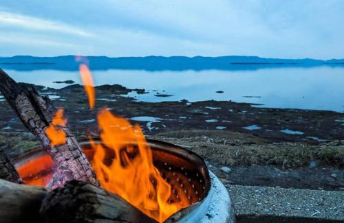Cap-Saint-Ignace Chalet De Esquí | Chalet Studio #3 Waterfront with Spa Fireplace & Wifi