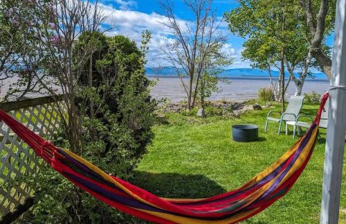Cap-Saint-Ignace Chalet De Esquí | Chalet Studio #3 Waterfront with Spa Fireplace & Wifi
