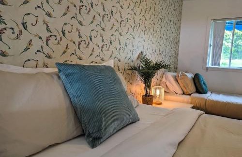Cap-Saint-Ignace Chalet De Esquí | Chalet Studio #5 Waterfront with Spa Fireplace & Wifi