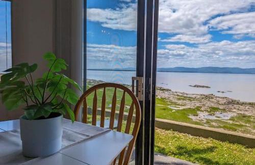 Cap-Saint-Ignace Chalet De Esquí | Chalet Studio #6 Waterfront with Spa Fireplace & Wifi