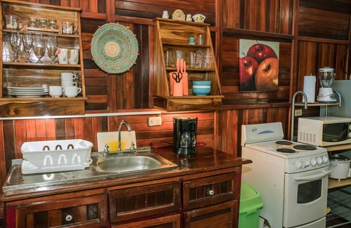 Valle Pura Vida Chalet De Esquí | Chalet Style Apt 1 BR 1 B en Manuel Antonio. Totalmente equipado.