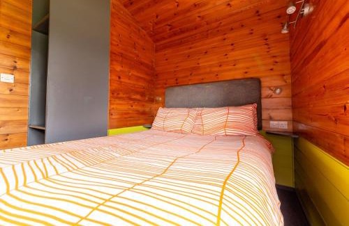 Brazzacott Chalet De Esquí | Chalet Sycamore Hot Tub Lodge by Interhome