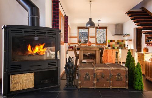 Les Houches Chalet De Esquí | Chalet Taconnaz - Warm & Cosy 3BR Chalet with Fireplace in Nature - By Cozee Rentals