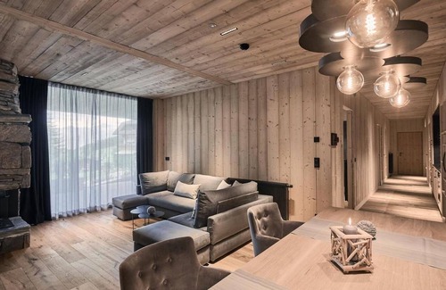 Racines Chalet De Esquí | Chalet 'Tenne Chalet' with Mountain View, Shared Pool & Wi-Fi