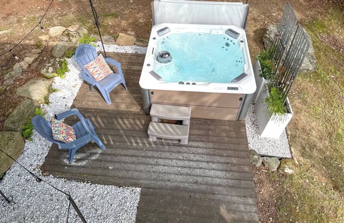 Waitsfield Casa | Chalet Valhalla with Hot Tub right next to Sugarbush Resort