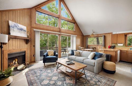 Basye Chalet De Esquí | Chalet w Huge Deck, Grill, WiFi, Mins to Bryce!