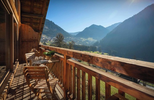 Chatel Chalet De Esquí | Chalet Wanderlust - family alpine stay 10p with games room - OVO Network