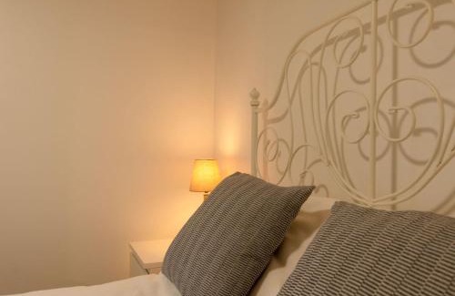 Helford Passage Chalet De Esquí | Chalet Wheal Rose Hot Tub Lodge by Interhome
